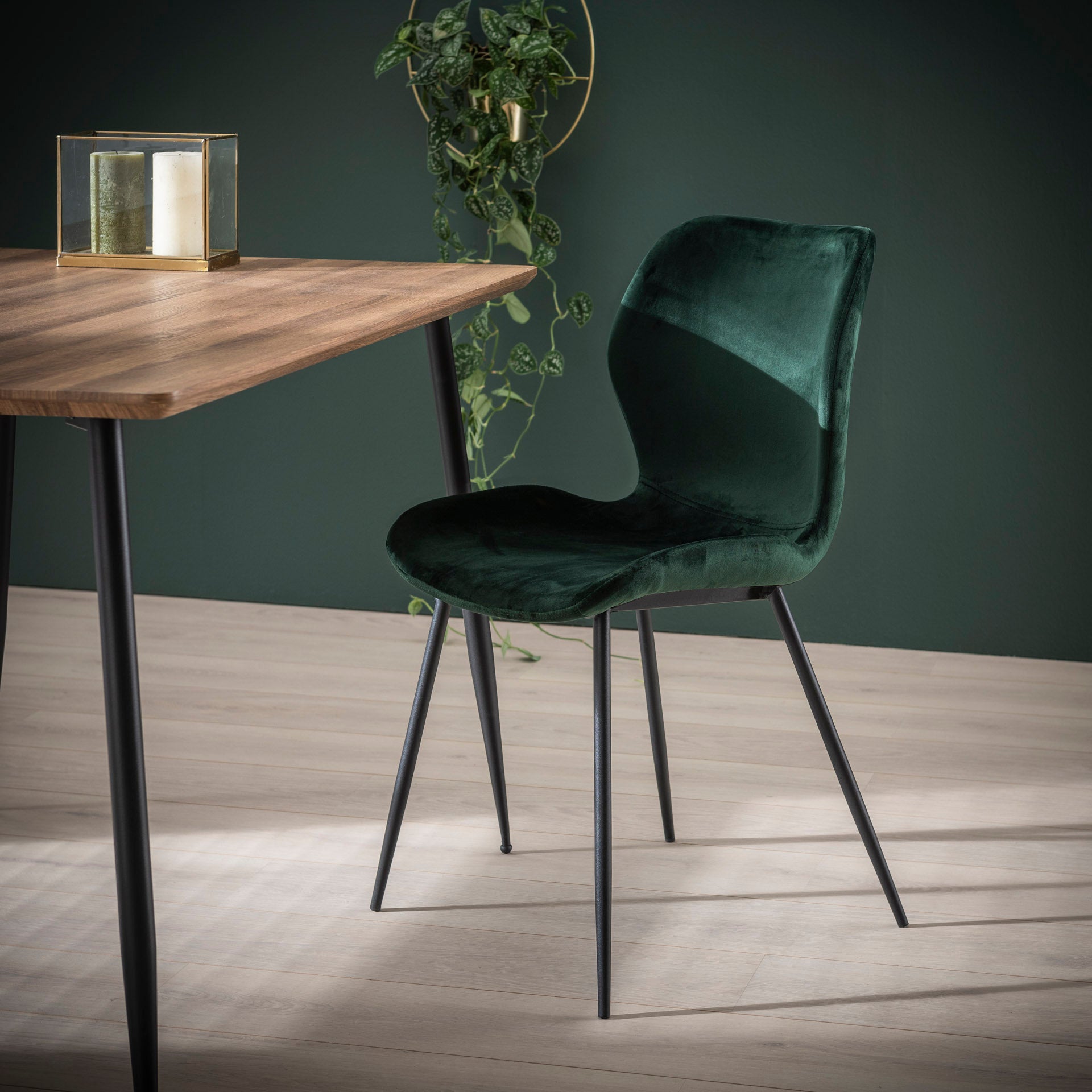 Grauer Velvet-Stuhl mit Rundrohr-Gestell von lefurn.de, elegante Sitzgelegenheit mit modernem Design