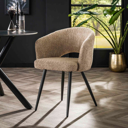 Weißer Salon Bouclé Stuhl von lefurn.de mit gepolstertem Sitz und elegantem Design, ideal für modernes Wohnzimmer.