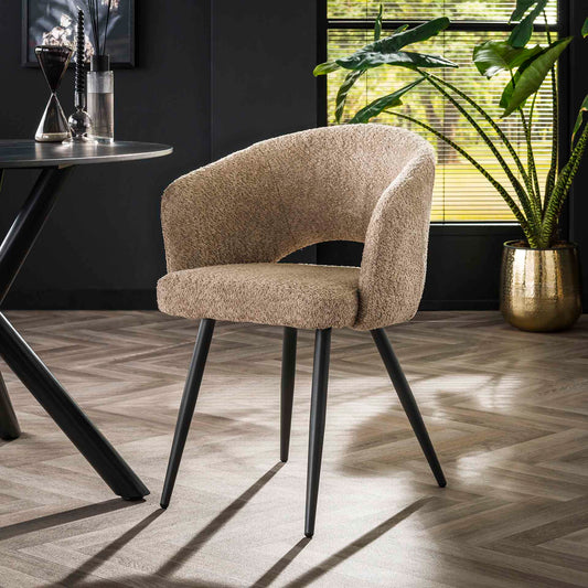 Weißer Salon Bouclé Stuhl von lefurn.de mit gepolstertem Sitz und elegantem Design, ideal für modernes Wohnzimmer.