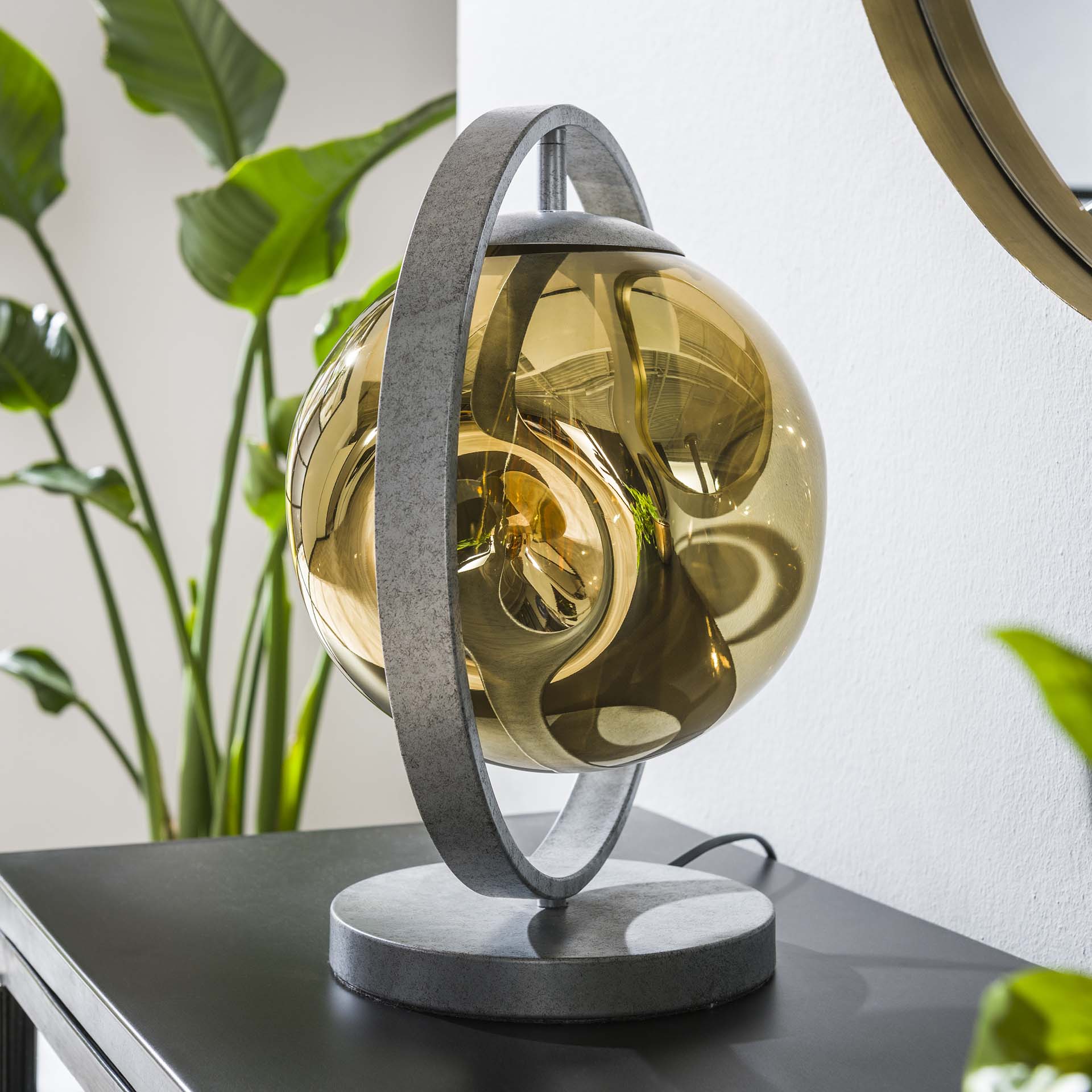 Moderne Tischlampe Stellar 1L von lefurn.de mit elegantem Design und neutralem Lampenschirm, ideal für Wohnzimmer und Schlafzimmer