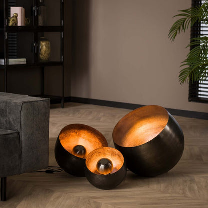 Tischlampe Korb aus Nickel von lefurn.de, moderne Stehlampe mit Korbdesign und eleganter Oberfläche, ideal für Wohnzimmer.