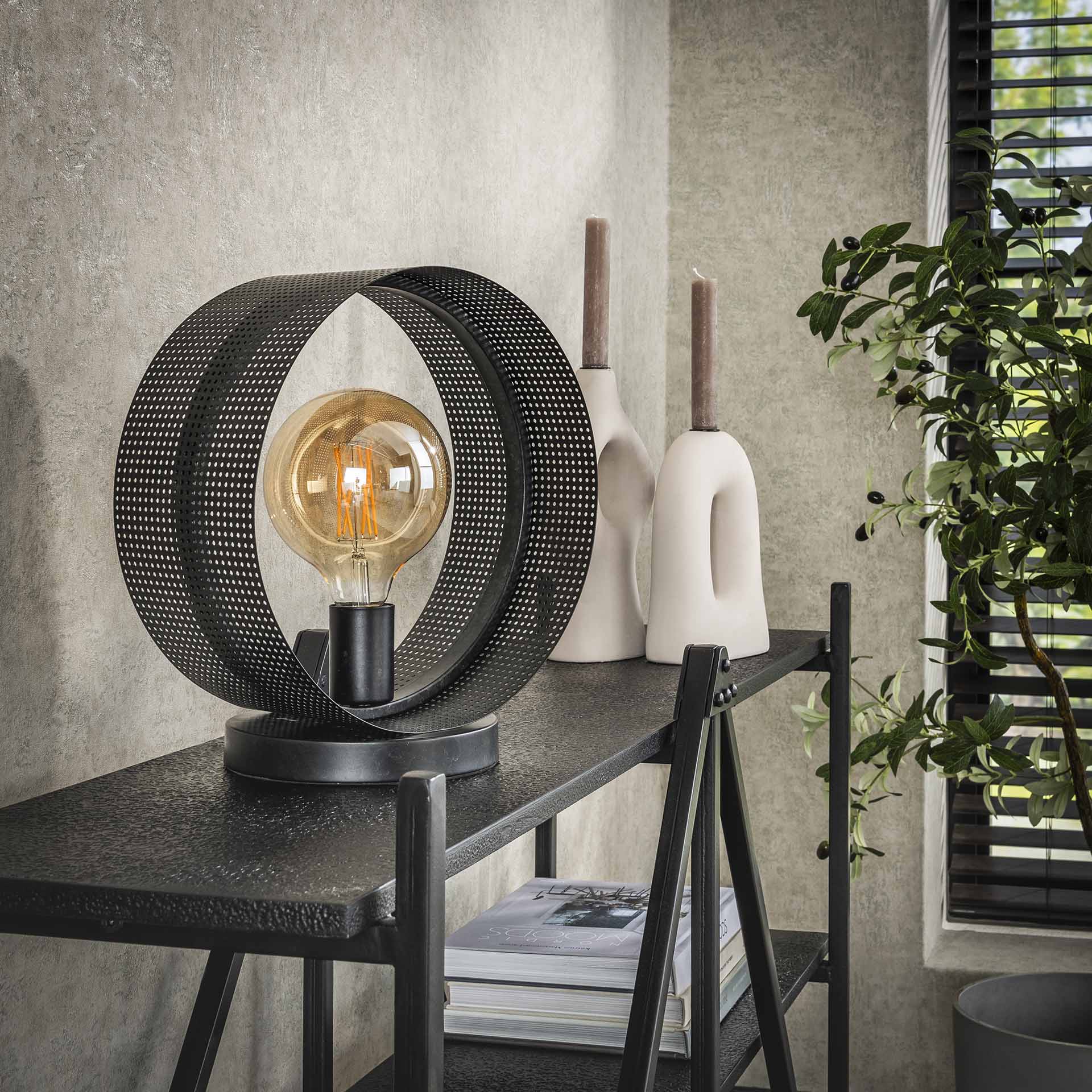 Tischlampe Lochblech von lefurn.de mit perforiertem Metalldesign, warmes Licht, stilvolle Beleuchtung für Schreibtisch oder Raum