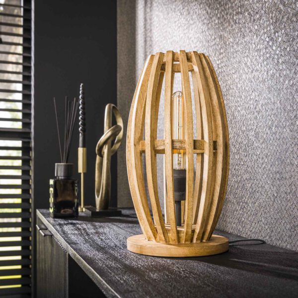 Moderne Tischlampe Orbit von lefurn.de mit schlankem Design und warmem Licht, ideal für Schreibtisch oder Nachttisch.