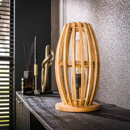 Moderne Tischlampe Orbit von lefurn.de mit schlankem Design und warmem Licht, ideal für Schreibtisch oder Nachttisch.