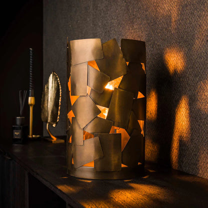 Moderne Tischlampe Patch von lefurn.de mit schlichter Design, ideal für Wohn- und Schlafzimmer, aus hochwertigem Material gefertigt.