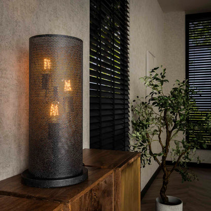 Tischlampe Rohr Mesh 3L von lefurn.de mit modernem Drahtgestell und warmem Licht, ideal für Schreibtisch oder Nachttisch.
